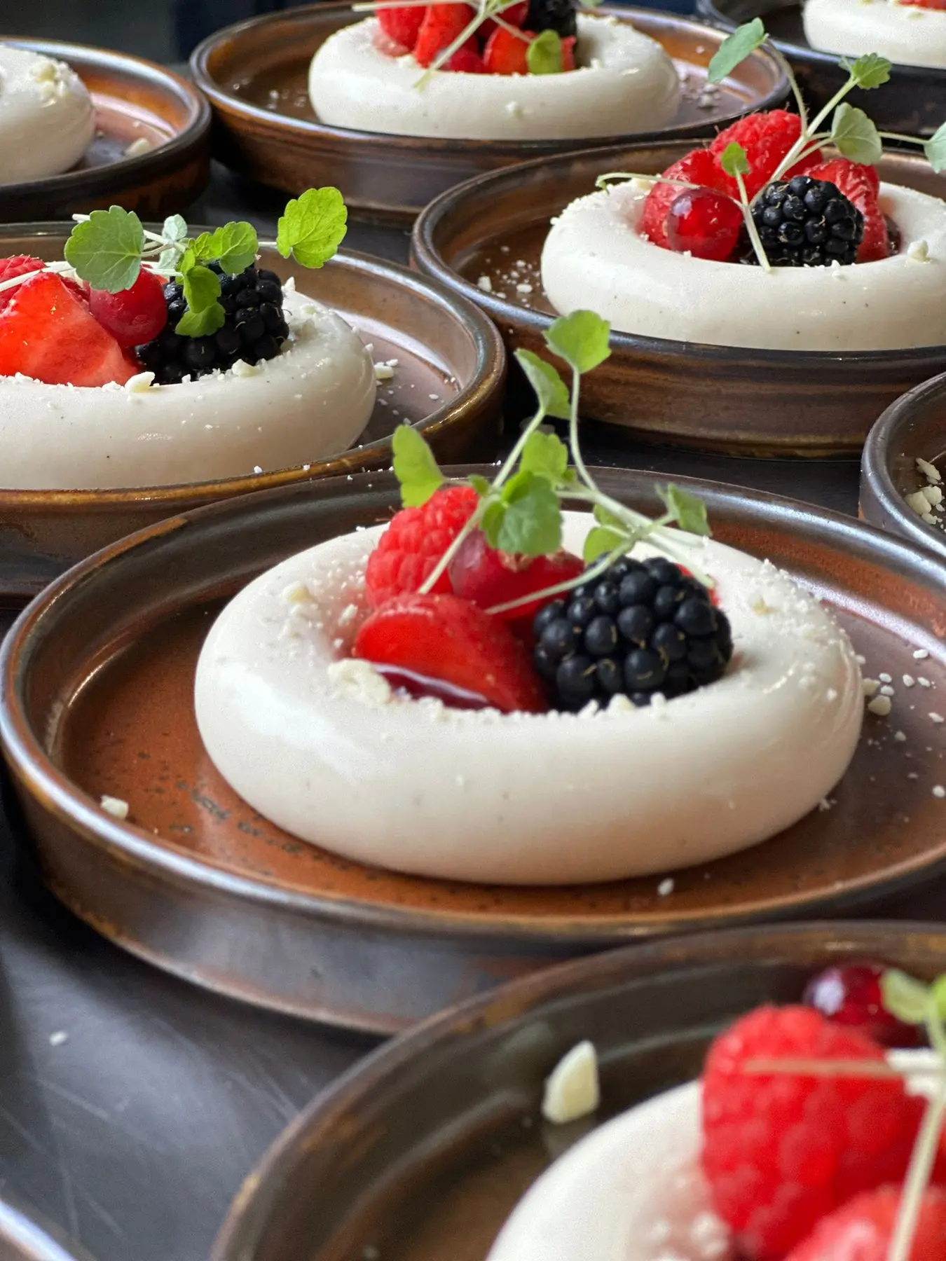 Feestelijke desserts met rood fruit